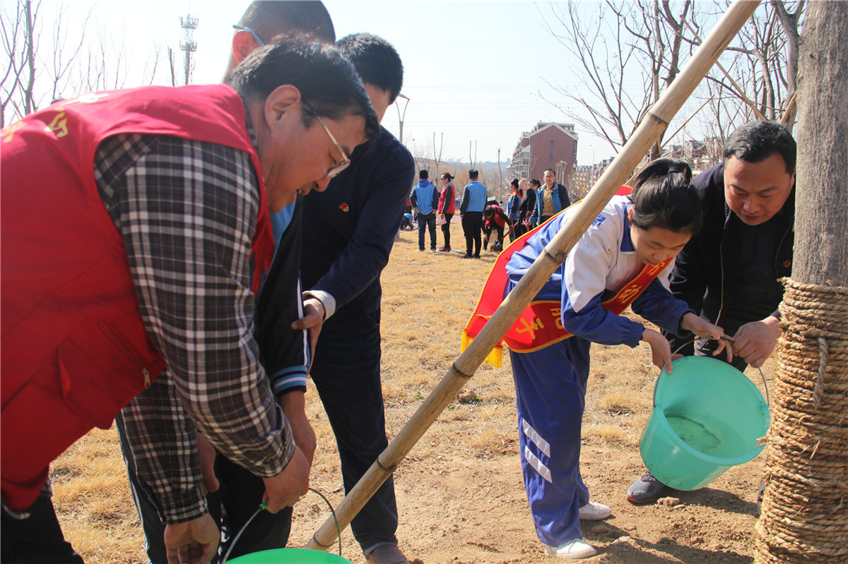市特教中心組織開展植樹節(jié)志愿服務(wù)活動(dòng)