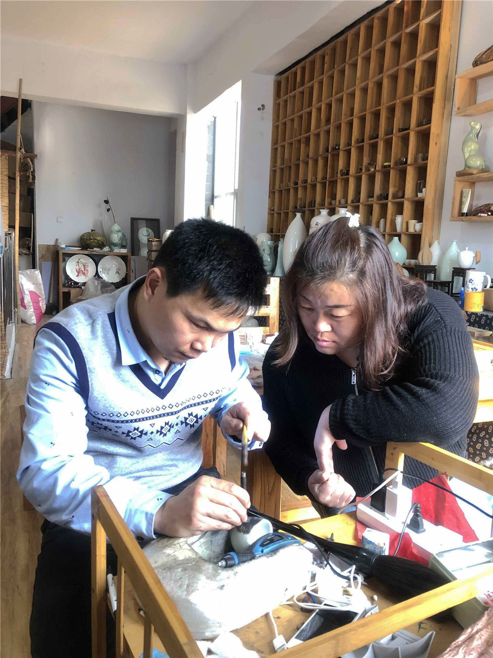 師徒互勉知酬勤，青藍(lán)共繪新華章