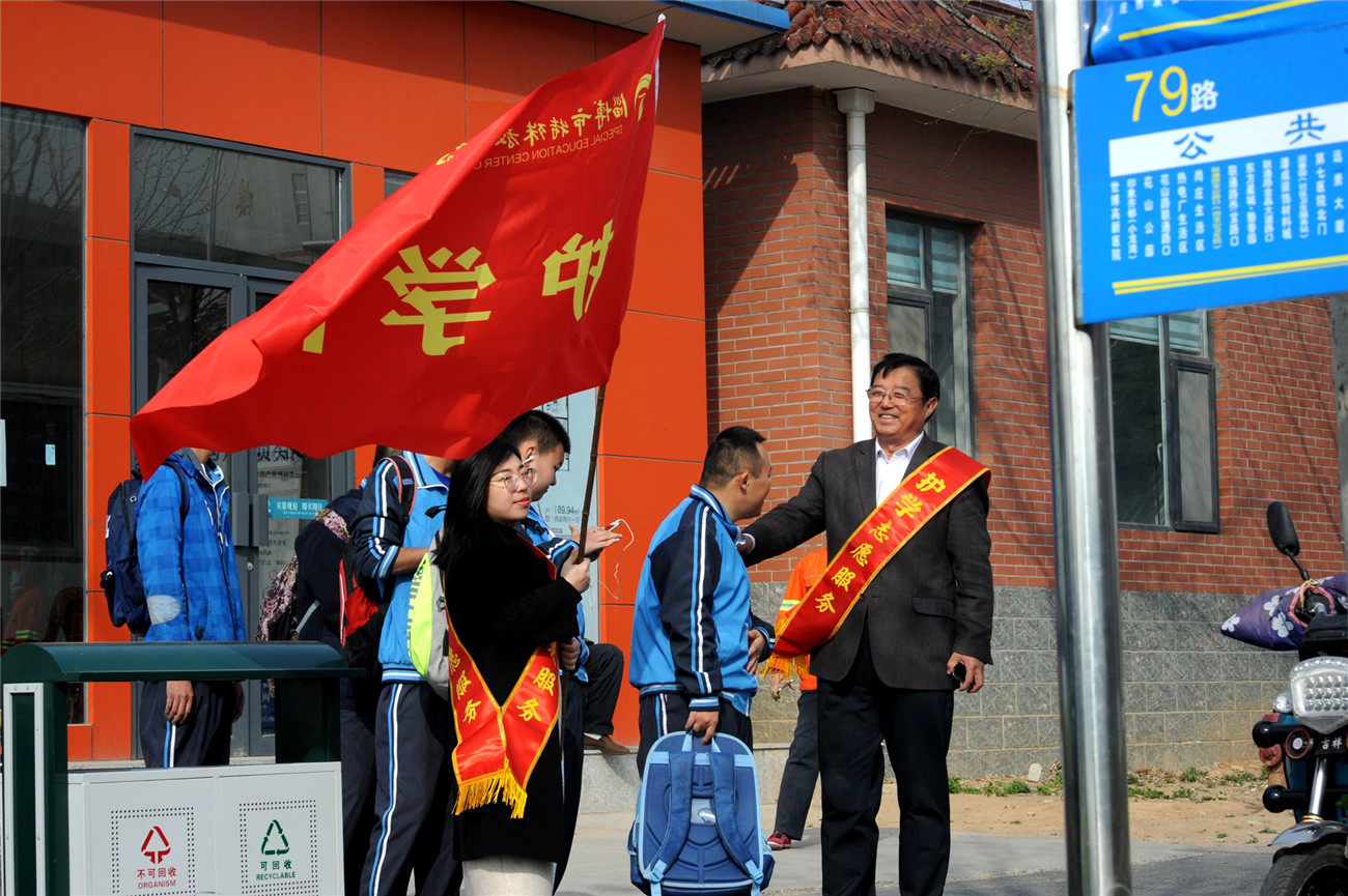 暖心“護學(xué)崗”為愛撐起保護傘