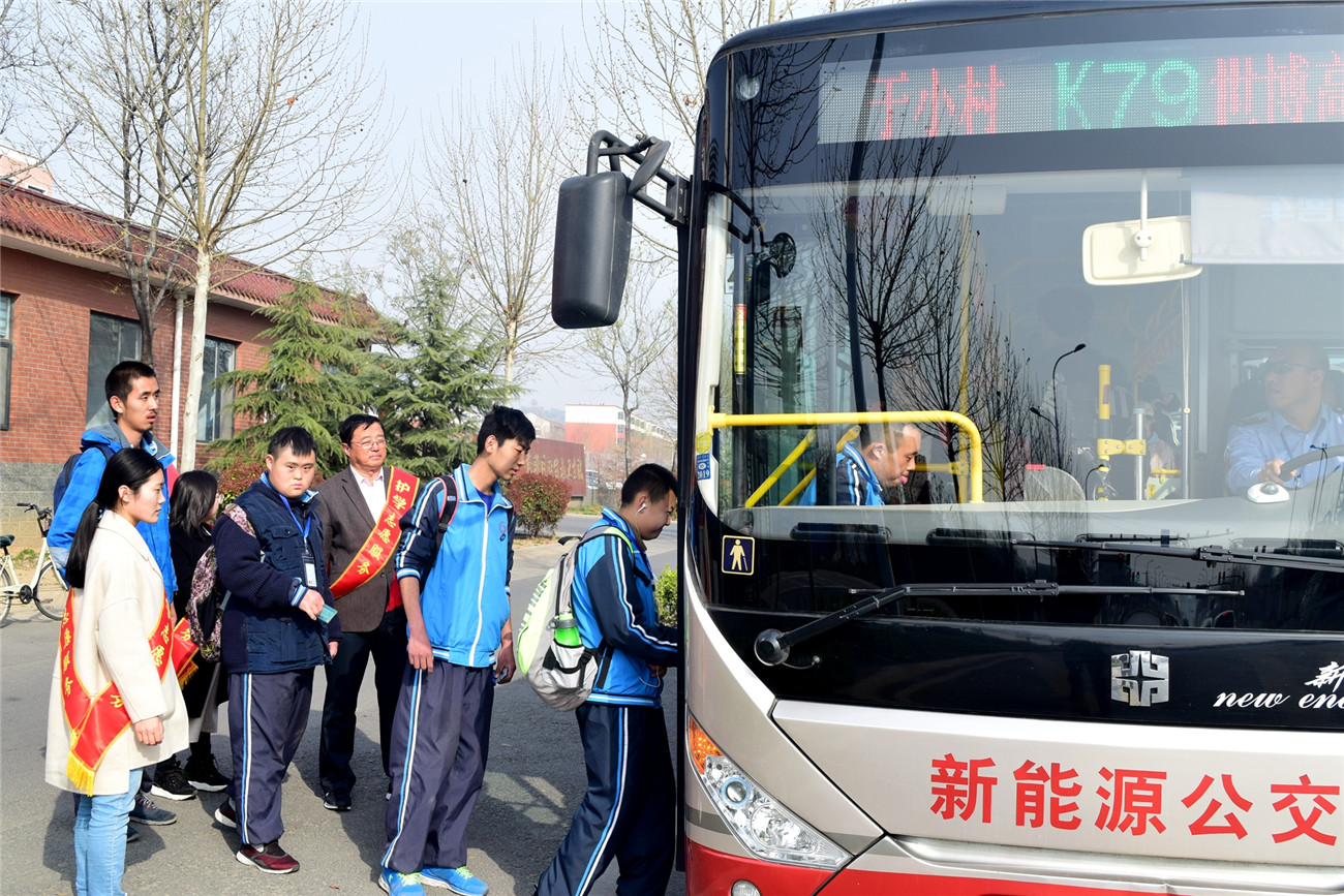 暖心“護學(xué)崗”為愛撐起保護傘