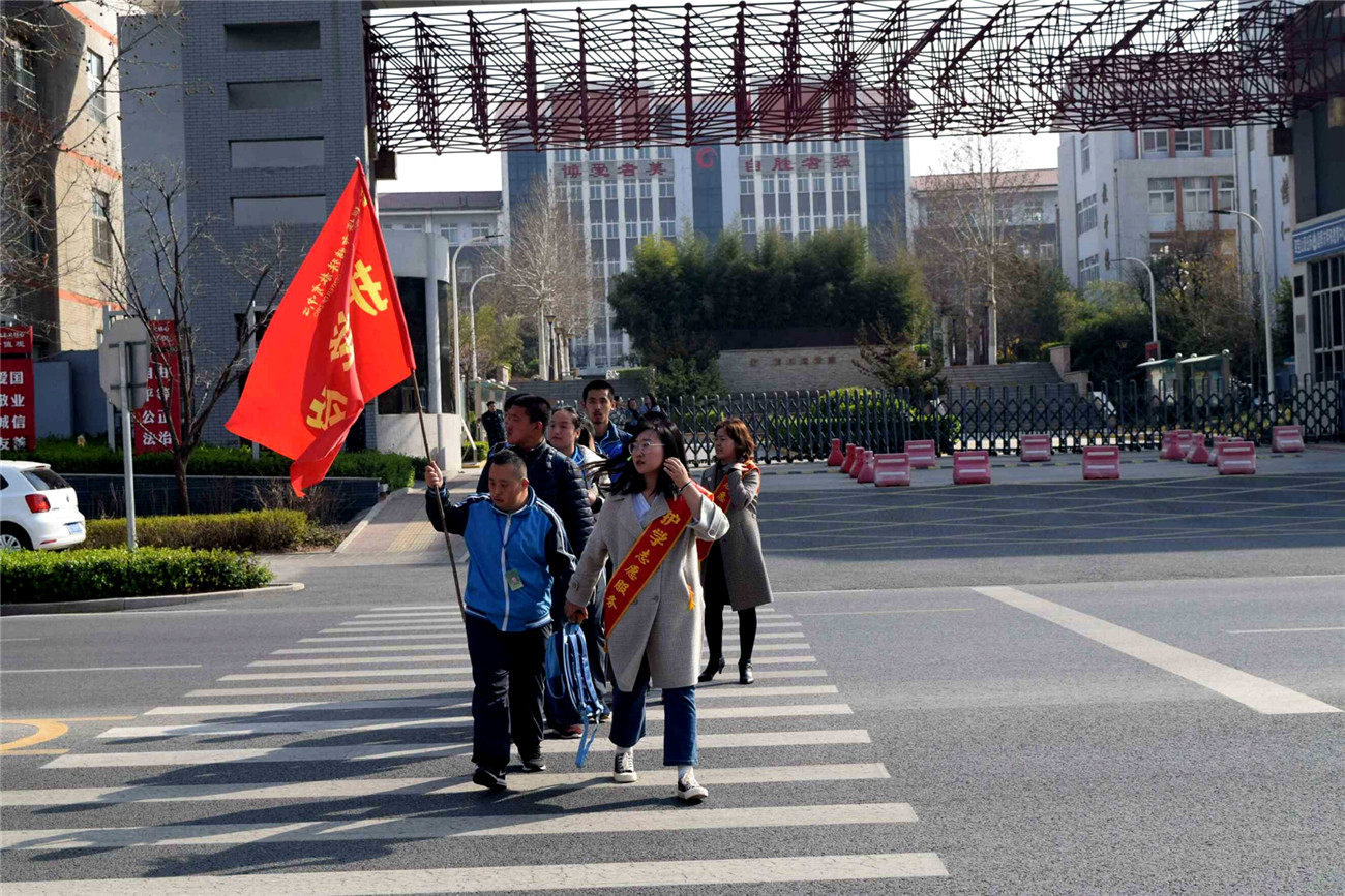 暖心“護學(xué)崗”為愛撐起保護傘