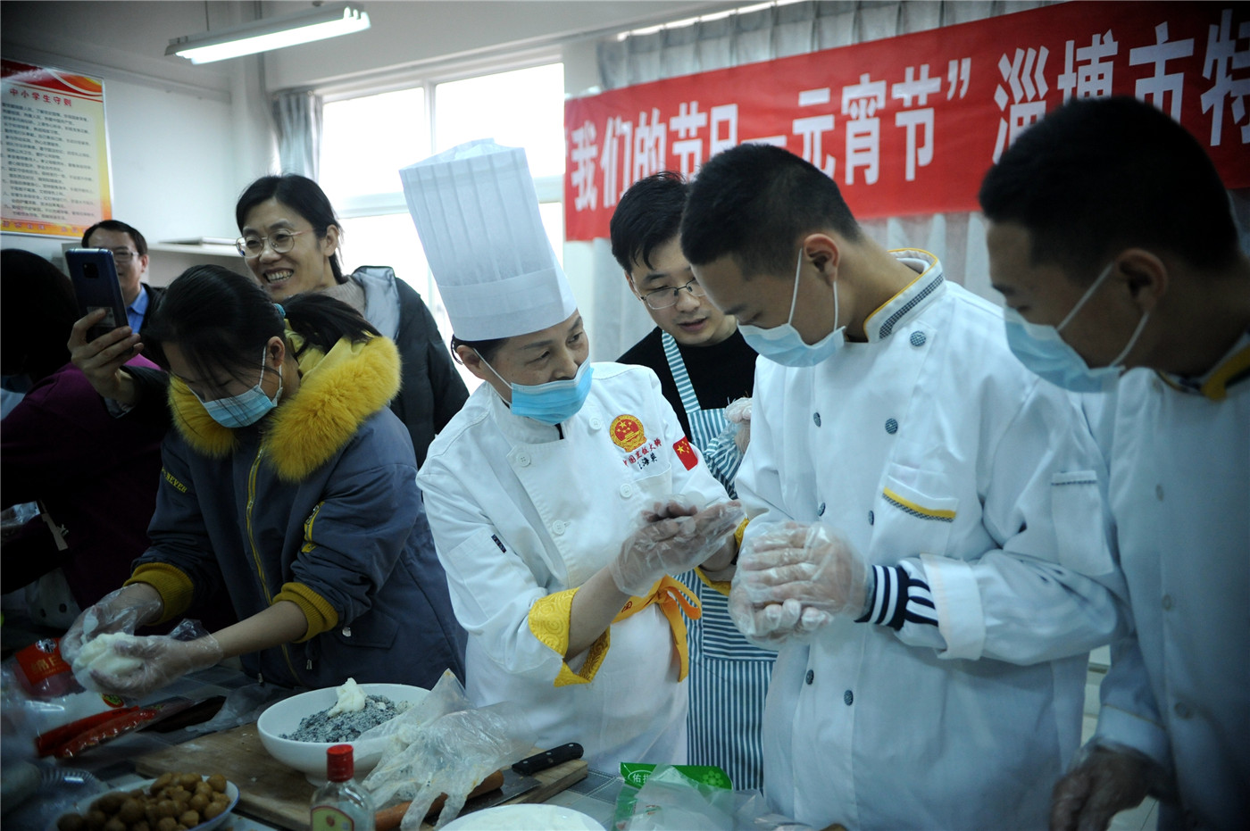 正月元宵年年圓，家風家訓代代傳
